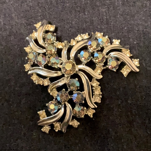 Source Unknown Jewelry - Absolutely beautiful gorgeous Silver Brooch Pin with prism rhinestones